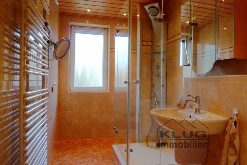 Neuwertiges Duschbad