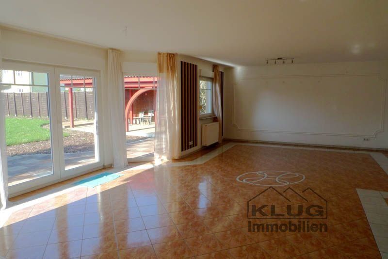 Wohnzimmer mit Blick zur überd