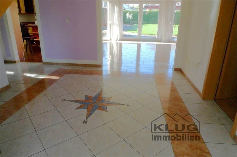 Große Wohndiele mit gefliestem