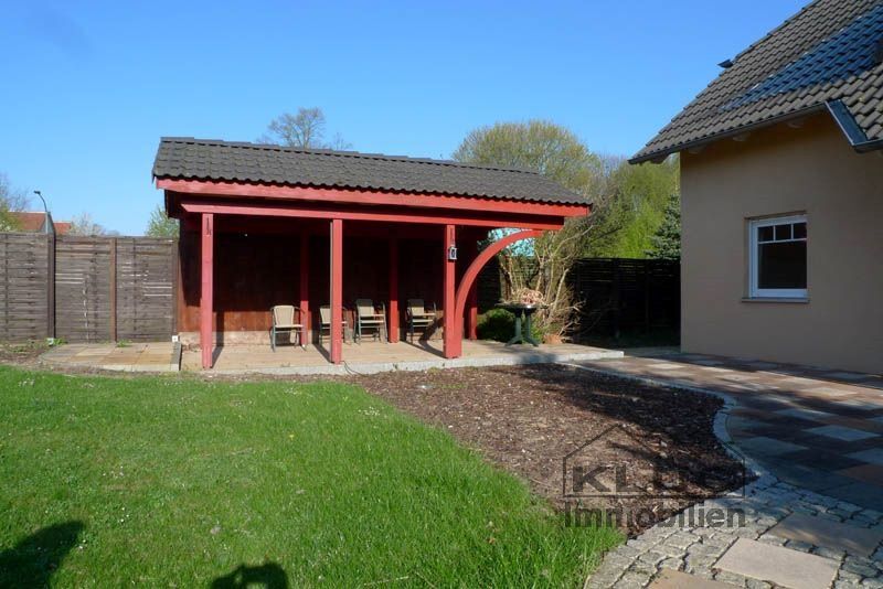 Große überdachte Terrasse