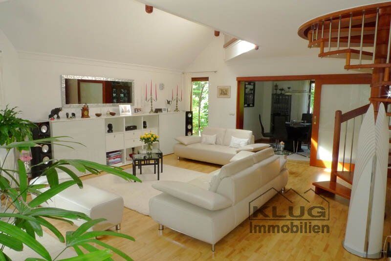 Wohnzimmer mit Speisezimmer