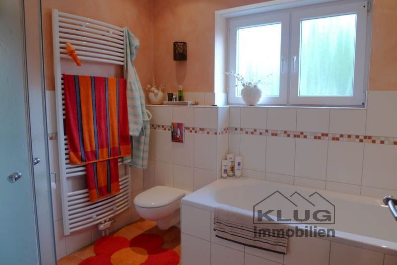 Komfortbad mit Badewanne u. Du