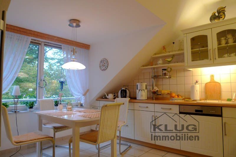 Einbauküche mit Essplatz