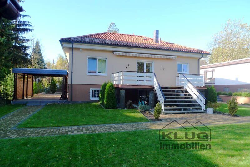 Rückansicht mit Terrasse u. Ca