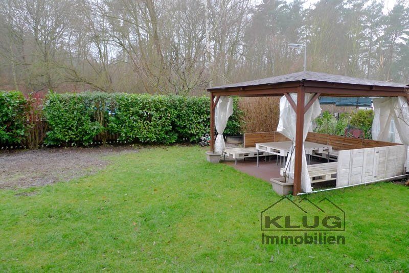 Garten mit Pavillion