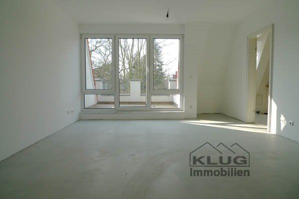 Wohnzimmer mit Balkon