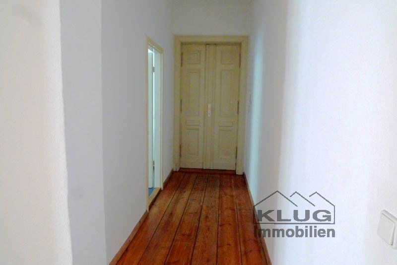 Flur mit Wohnungstür