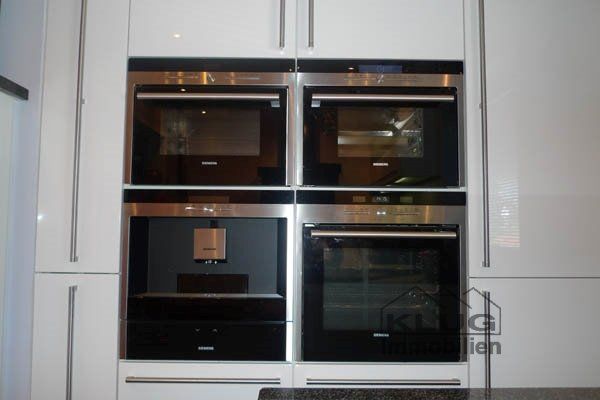 Einbauküche mit vielen Einbaug