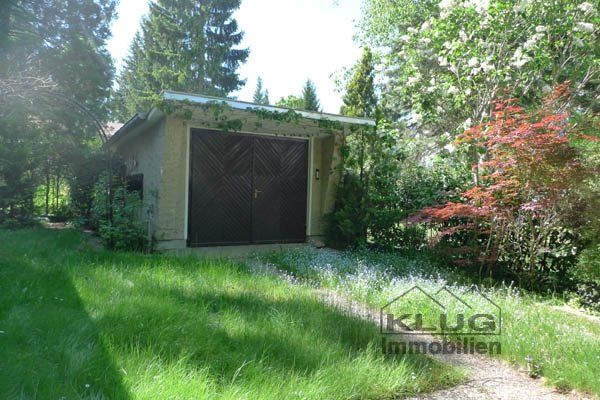 Garage mit Nebengelass