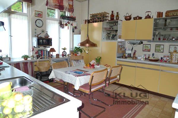 Küche mit Essplatz im EG