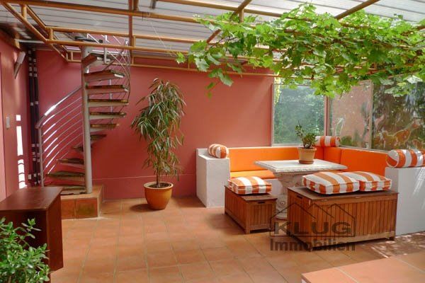 Überdachte Sonnenterrasse mit