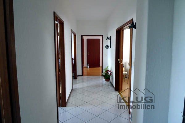 Flur Richtung Wohnzimmer