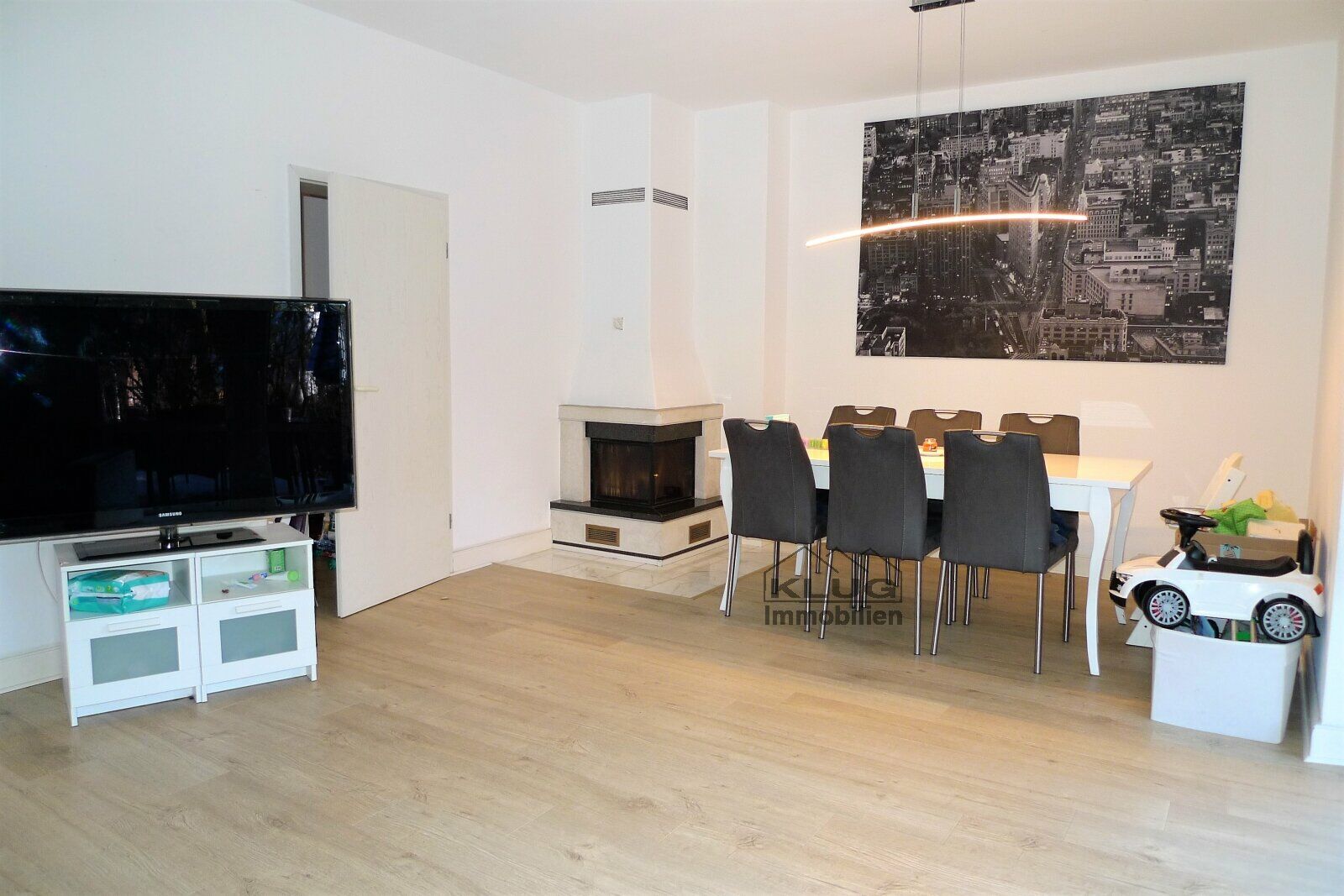 Wohnzimmer mit Kamin