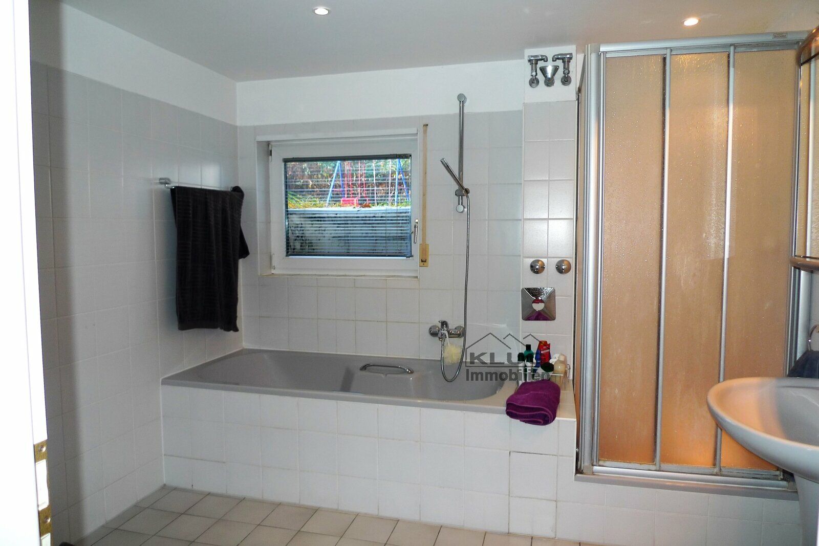 Bad WC mit Badewanne und Dusc