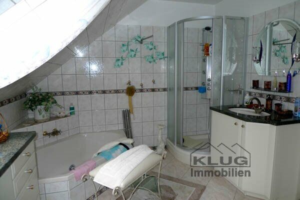 Komfortbad mit Badewanne u. Du