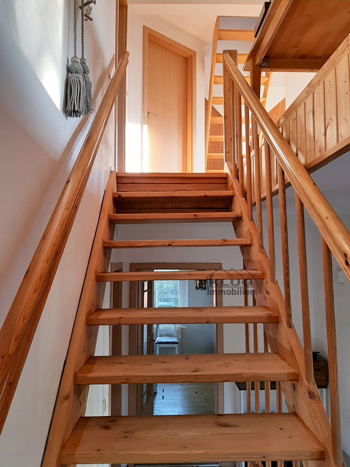 Holztreppe zum OG
