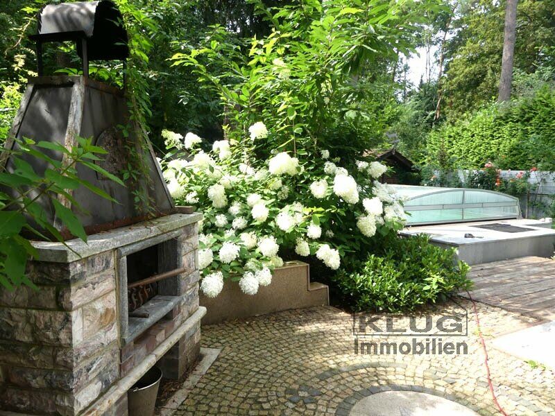 Terrasse mit Außenkamin