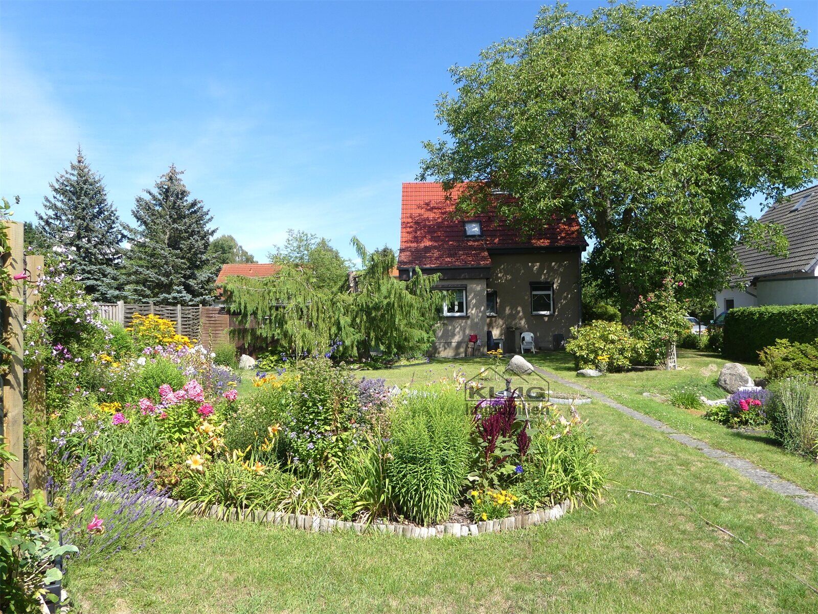 Rückansicht mit idyllischen Gr