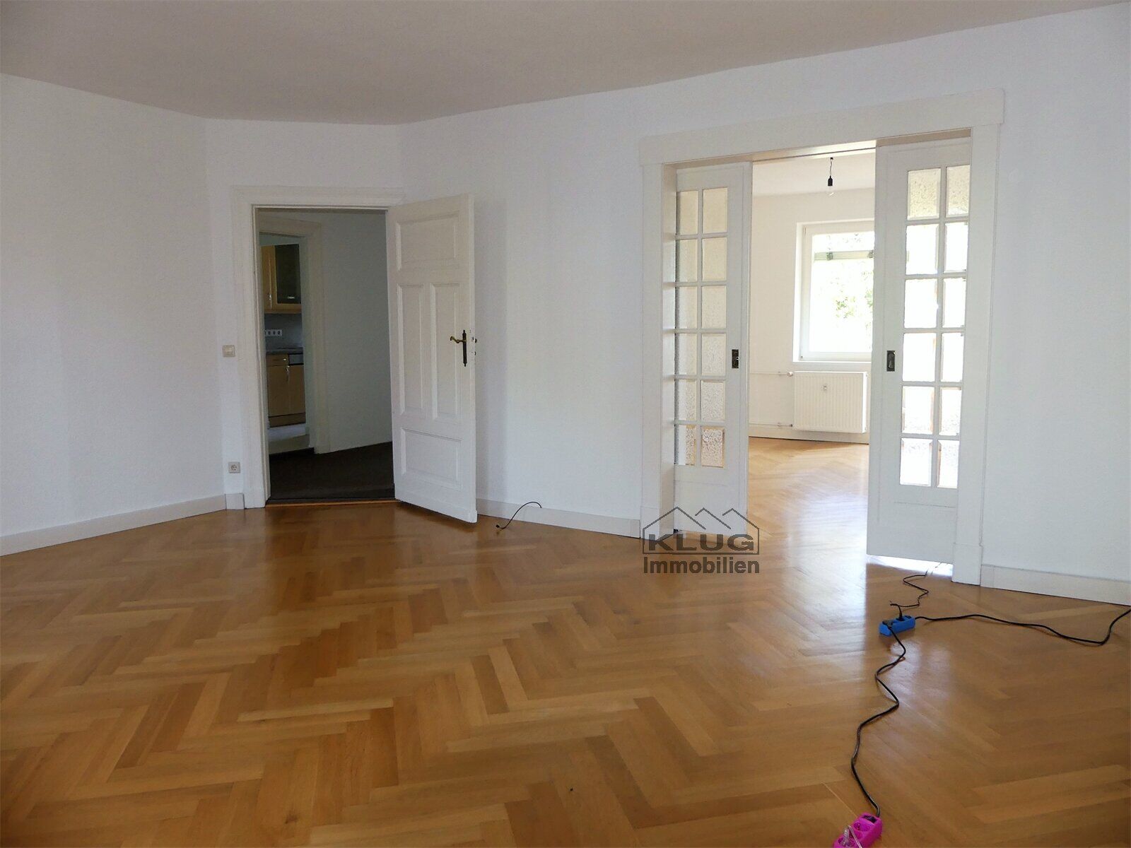 Parkettwohnzimmer mit Schiebet
