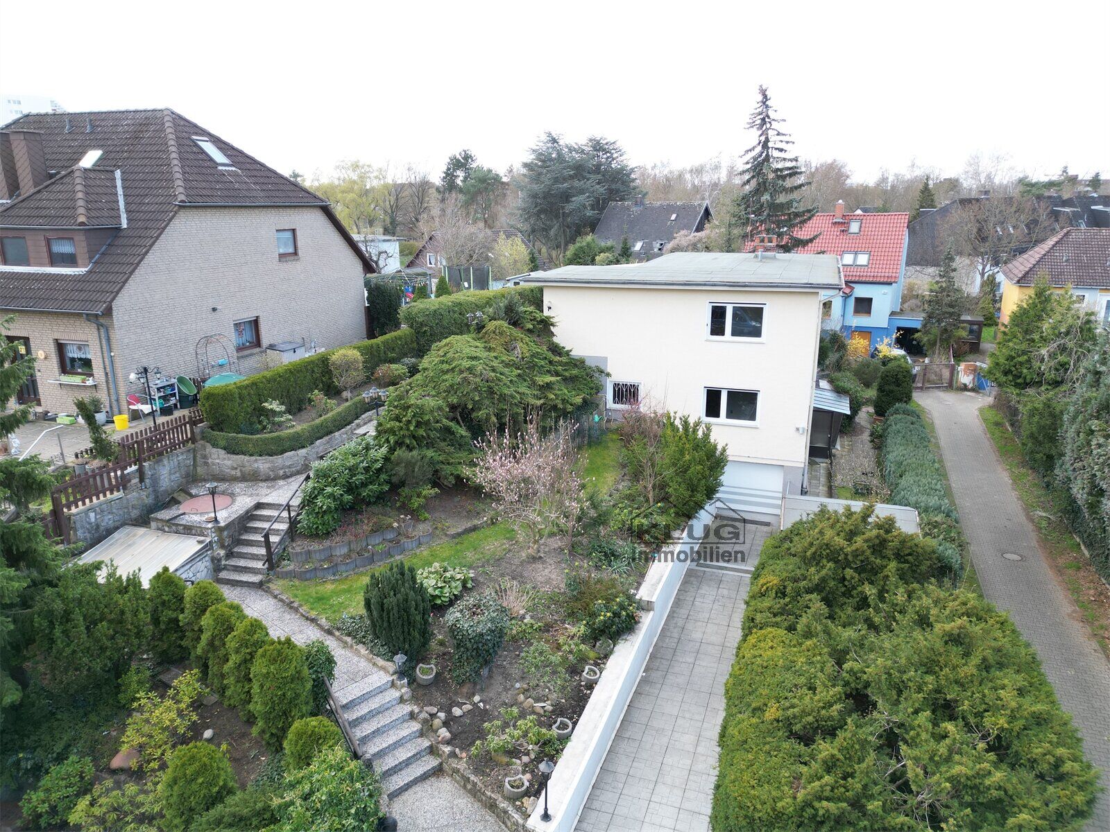 Vorgarten Panorama mit Wegesit