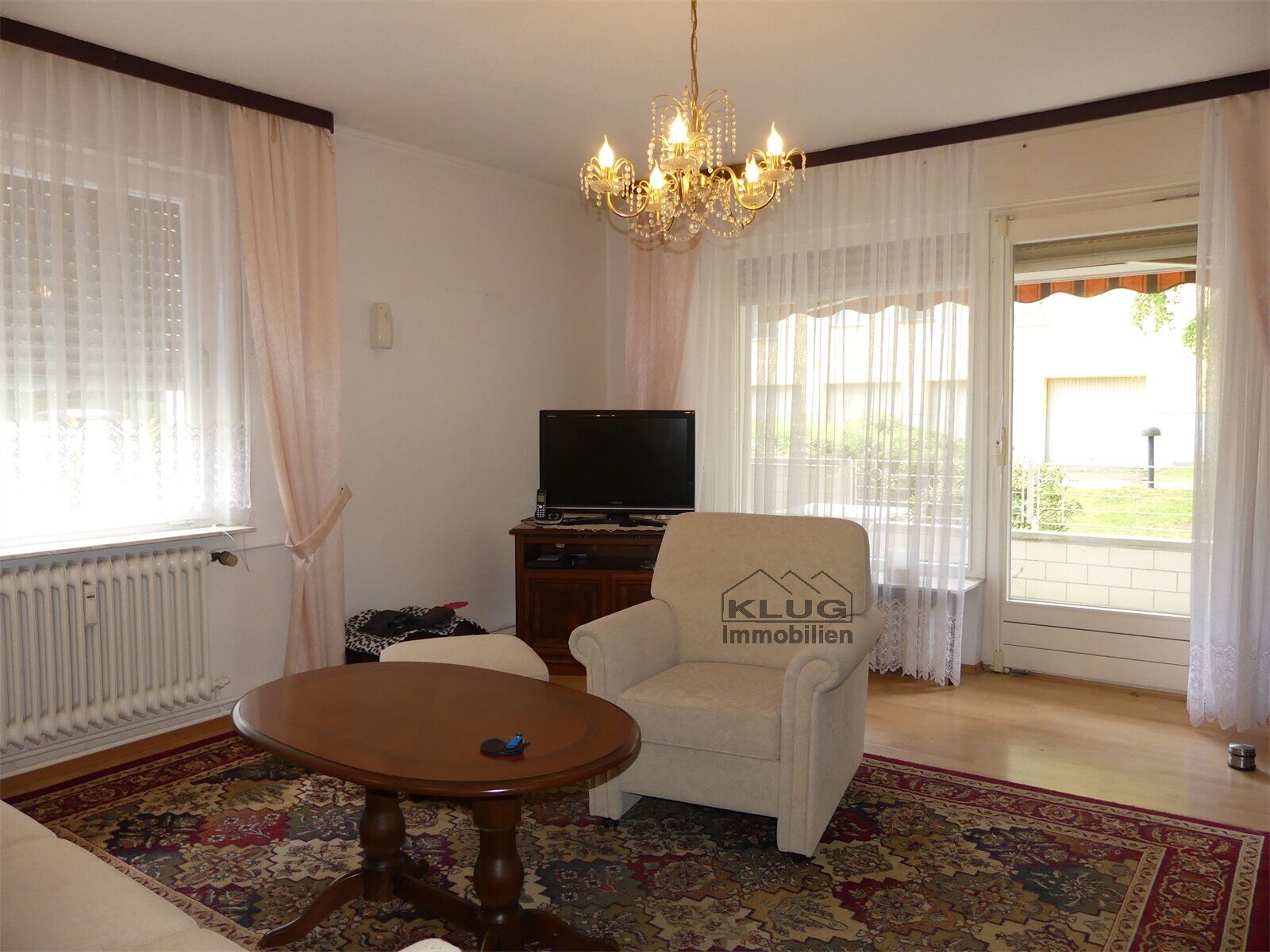 Wohnzimmer mit Balkon