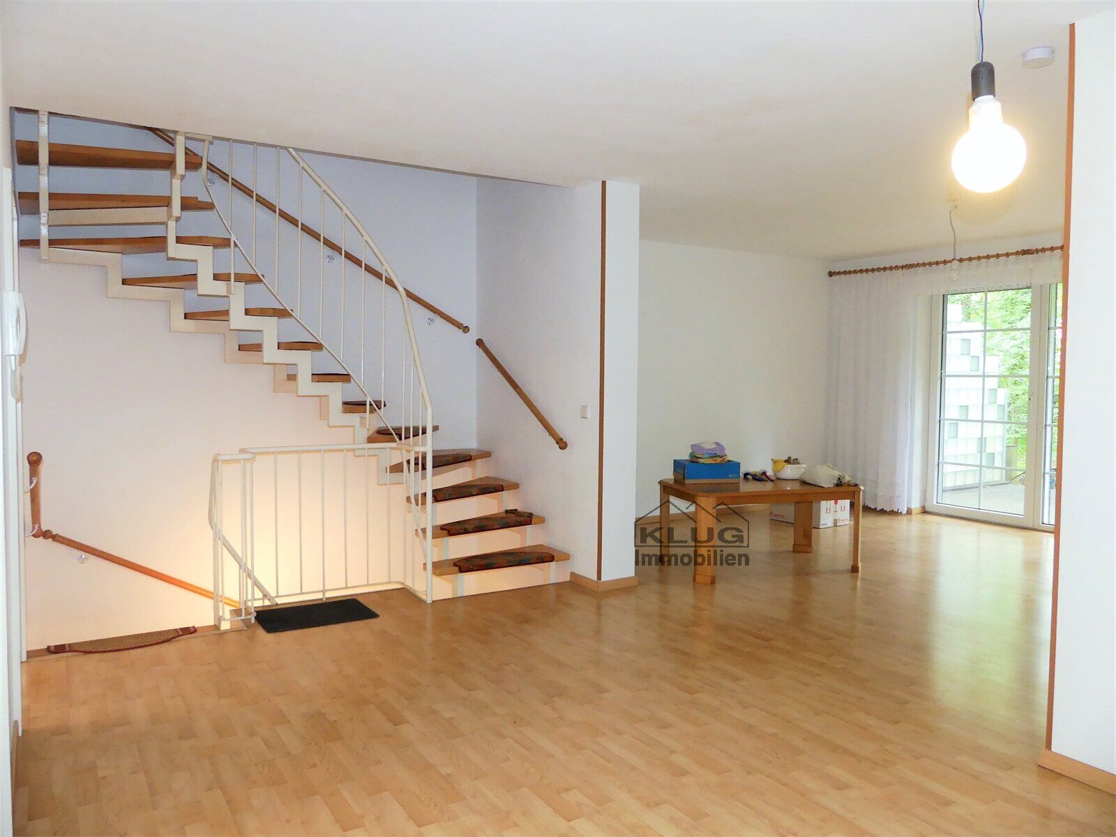 Wohnbereich mit Treppe zum OG