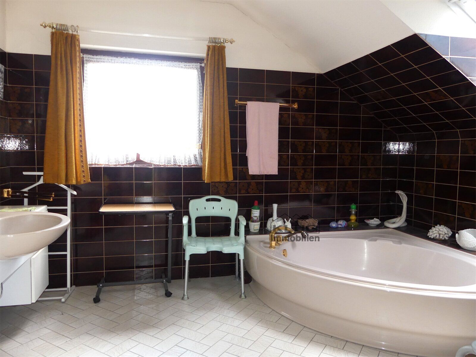 Großes Badezimmer am Schlafzim