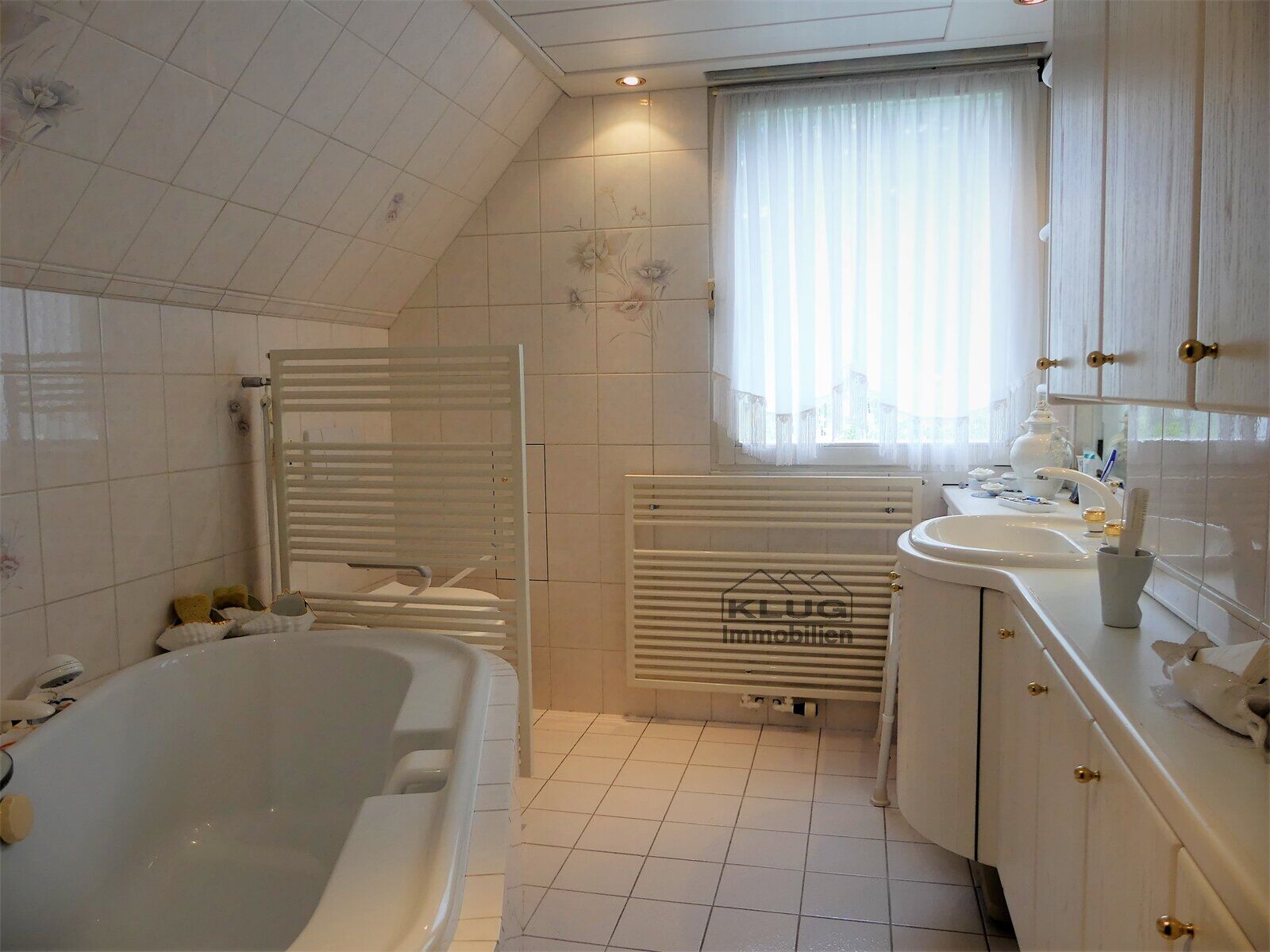 Wannenbad im Dachgeschoss