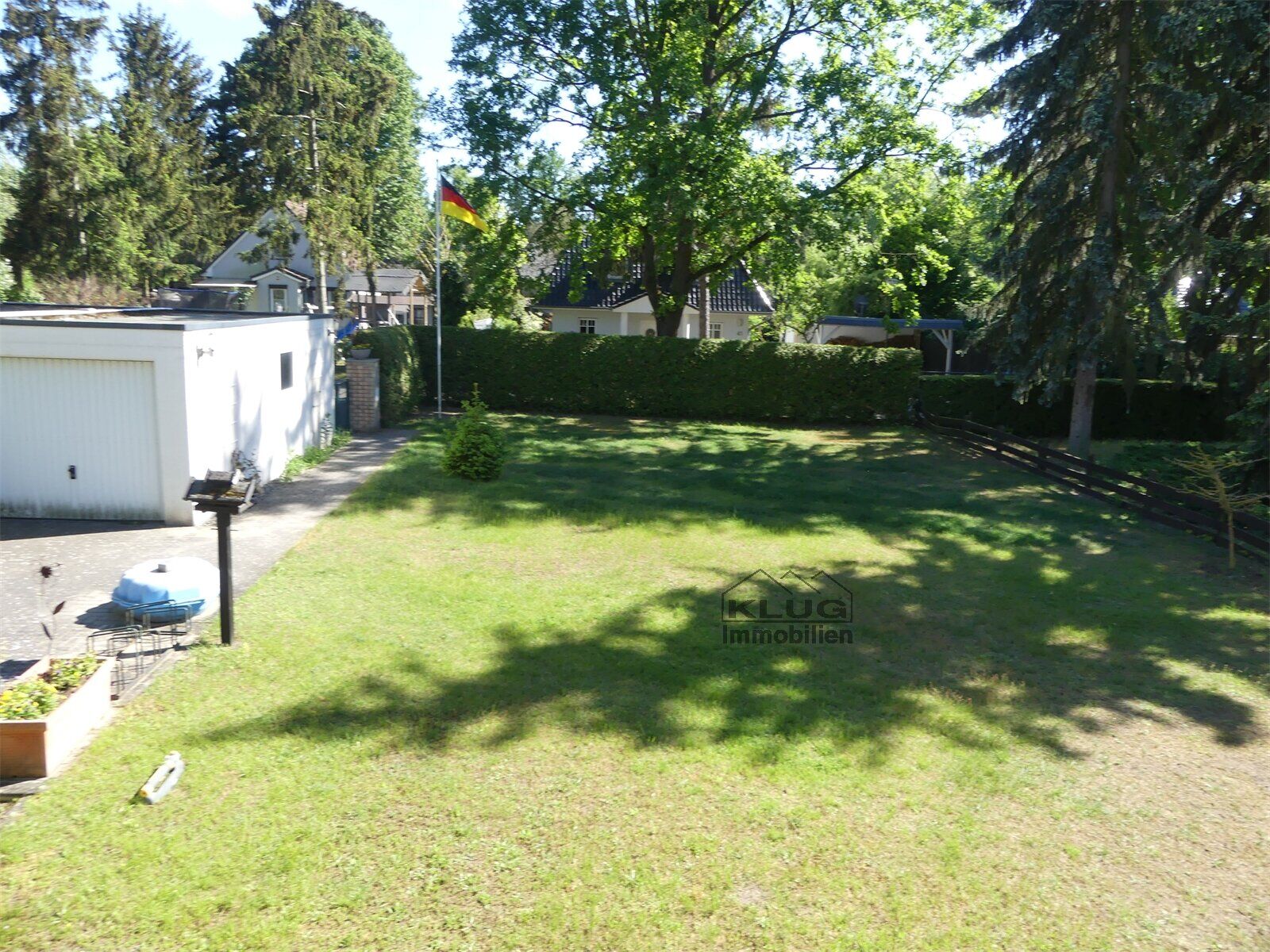 Bild 9 Blick in den Garten
