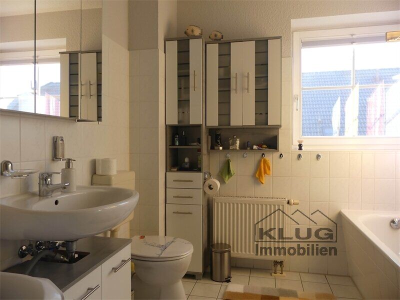 Großes Bad WC mit Wanne und Du