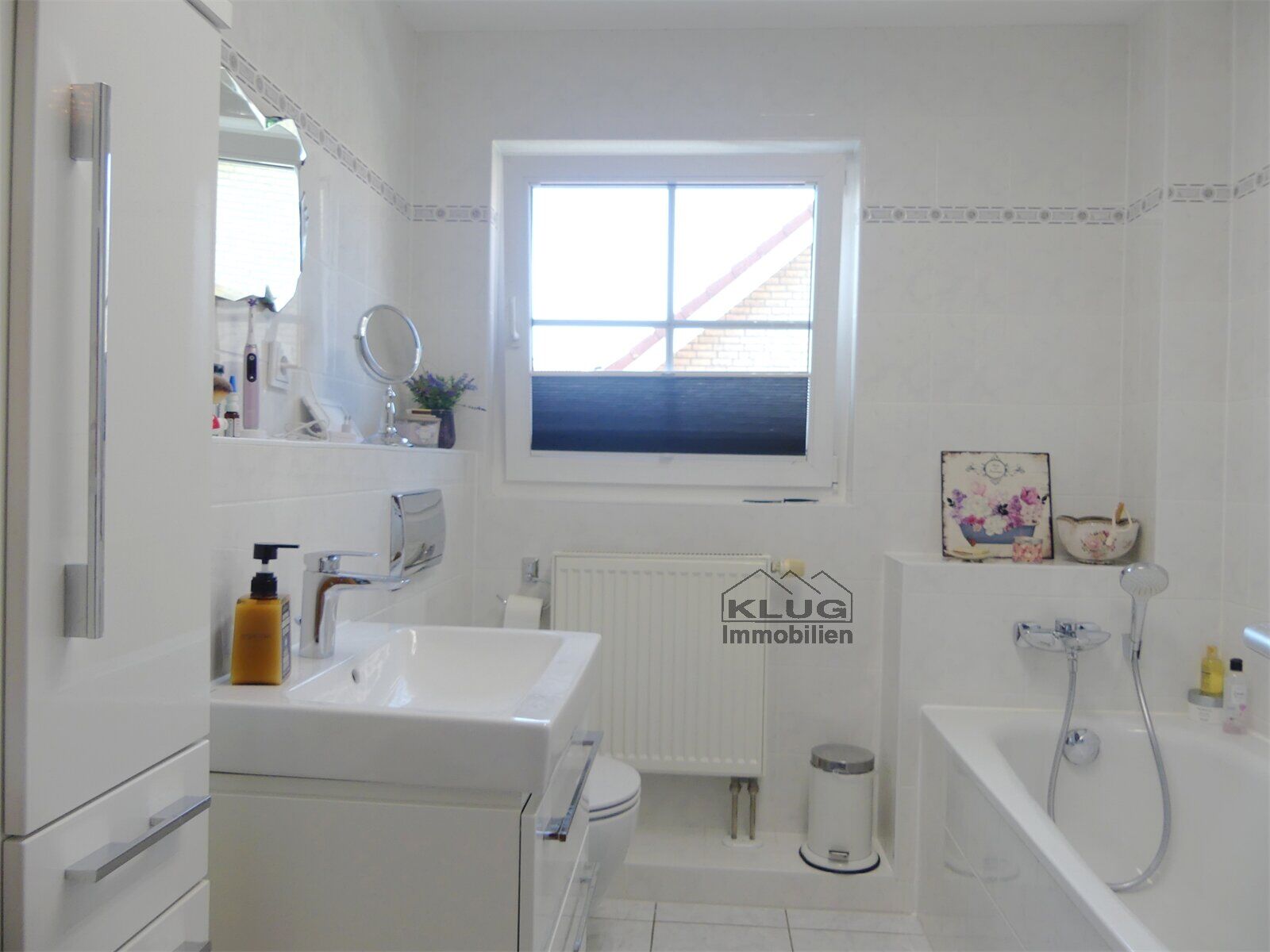 Bad WC mit Badewanne und Dusch