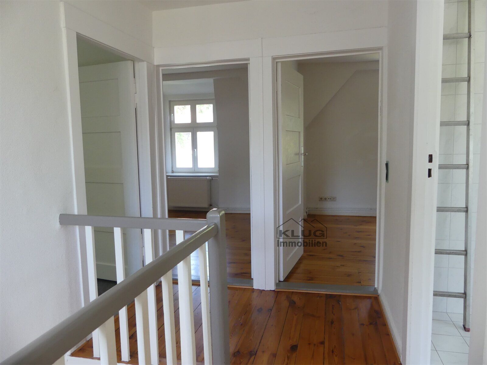 Treppe und Diele im OG