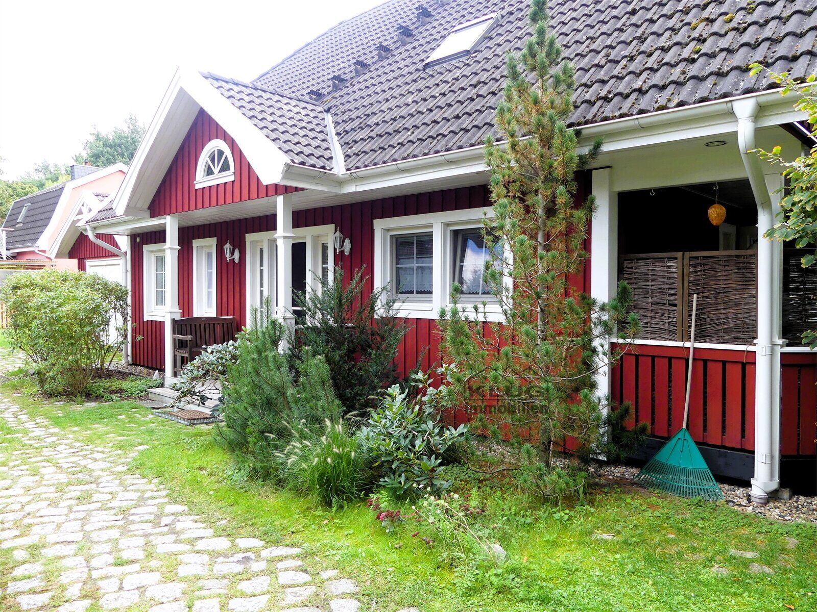Seitenansicht links mit Hausei