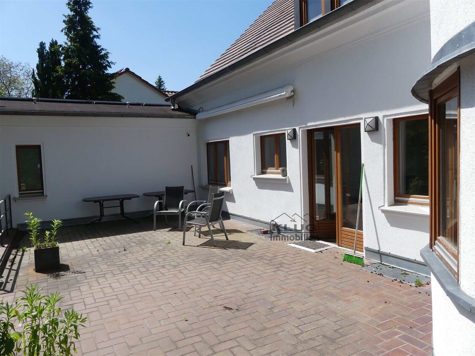 Große Sonnenterrasse