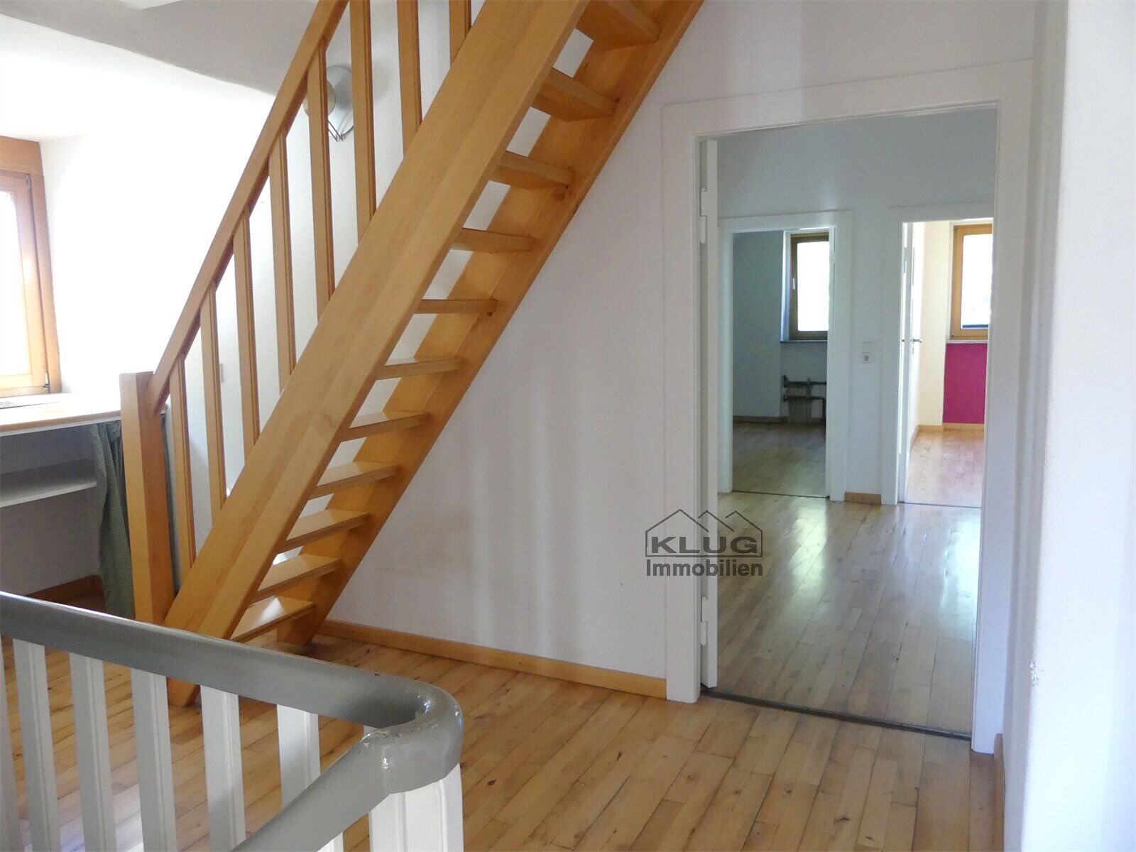 Diele mit Treppe zum DG im OG