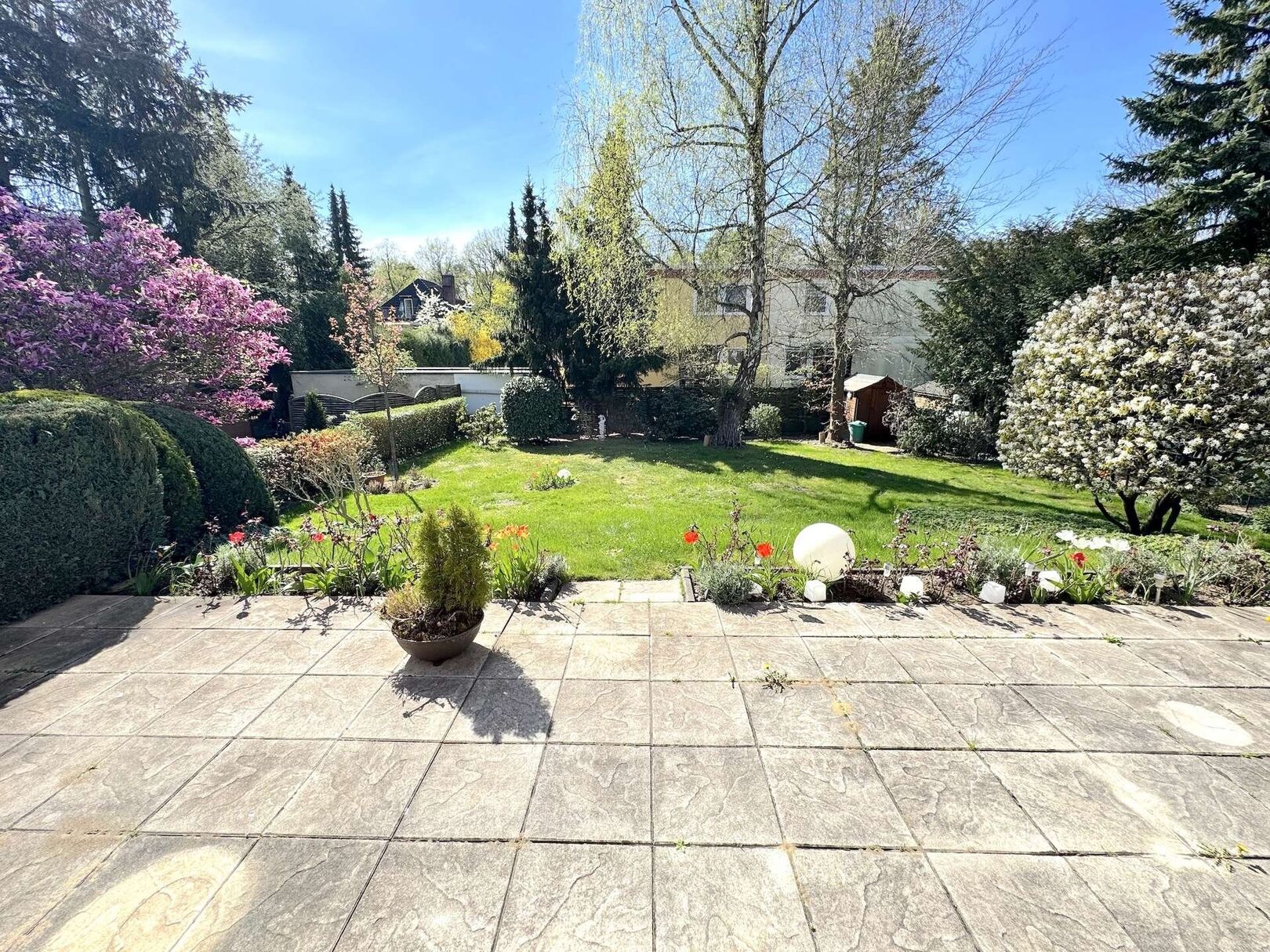 Terrasse und Garten