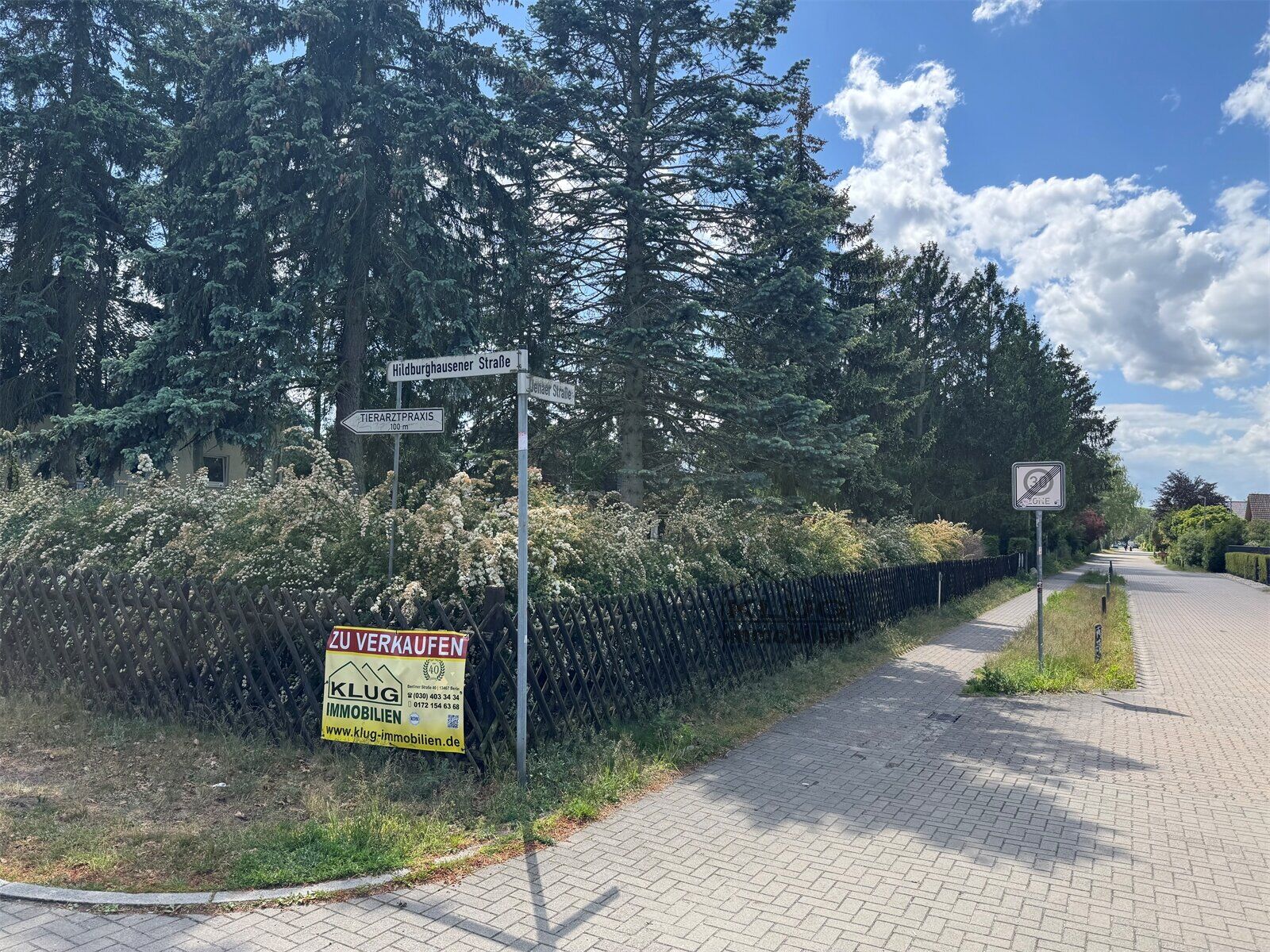 Straßenansicht Eckgrundstück