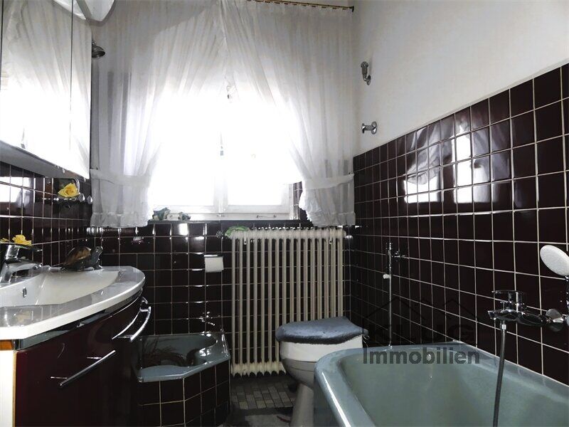 Komfortbad WC mit Badewanne u.