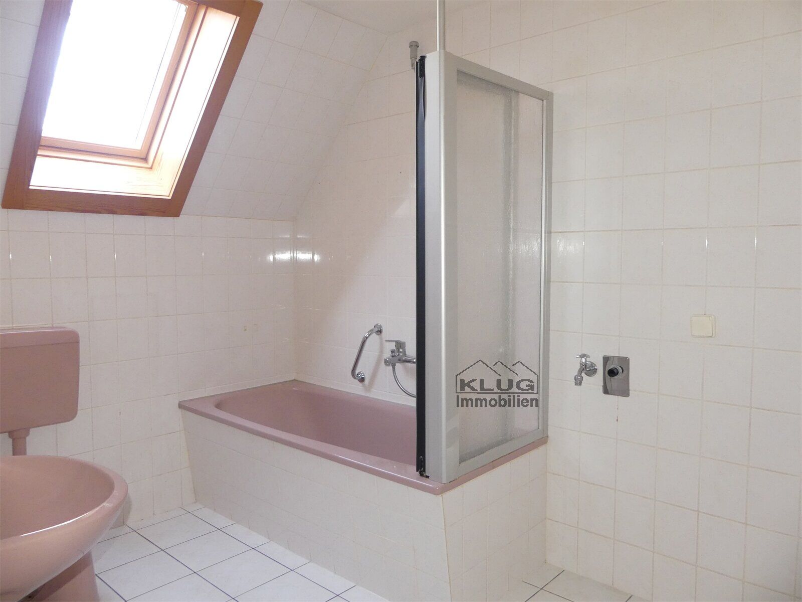 BIld Wannenbad WC im OG