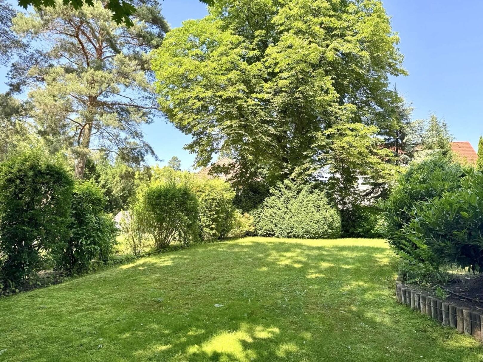 Schöner Süd-West-Garten