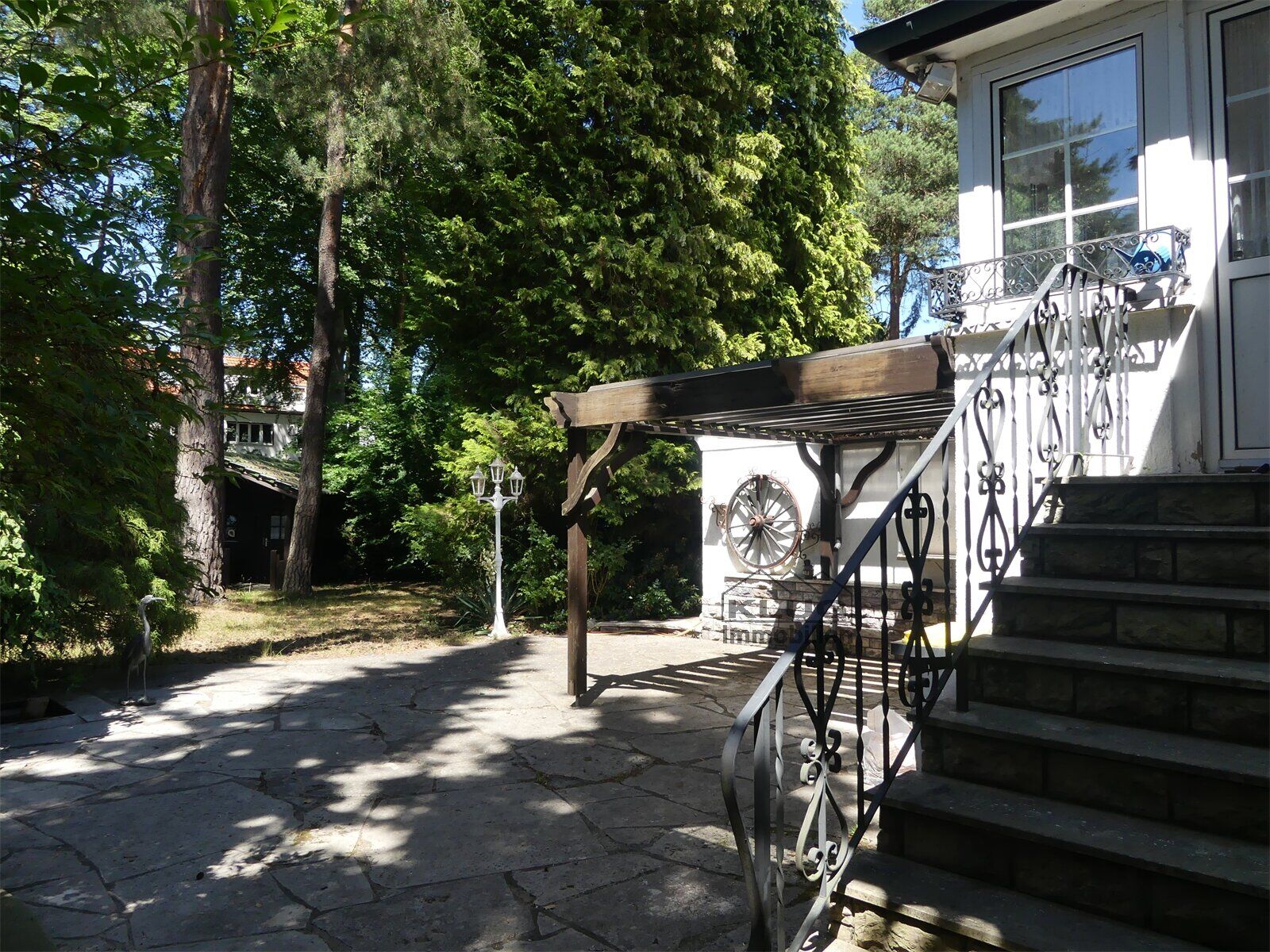 Garten und Terrasse am Haus
