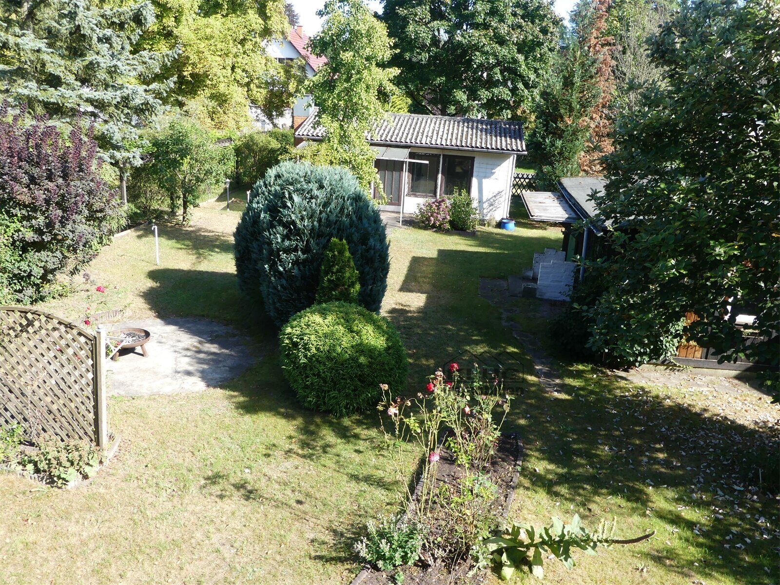 Bild Blick in den Garten vom B