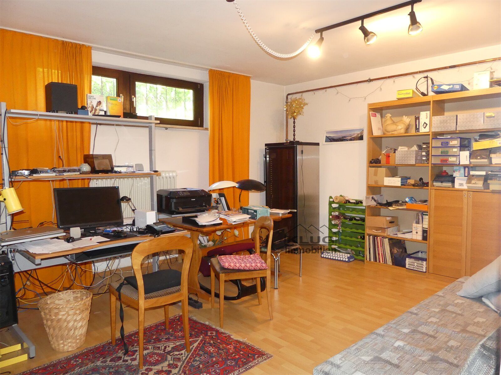 Großes Arbeitszimmer im Keller