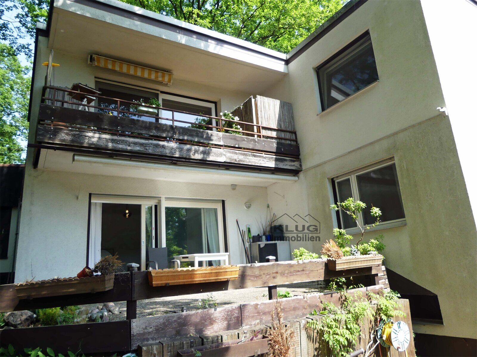 Rückansicht mit Terrasse