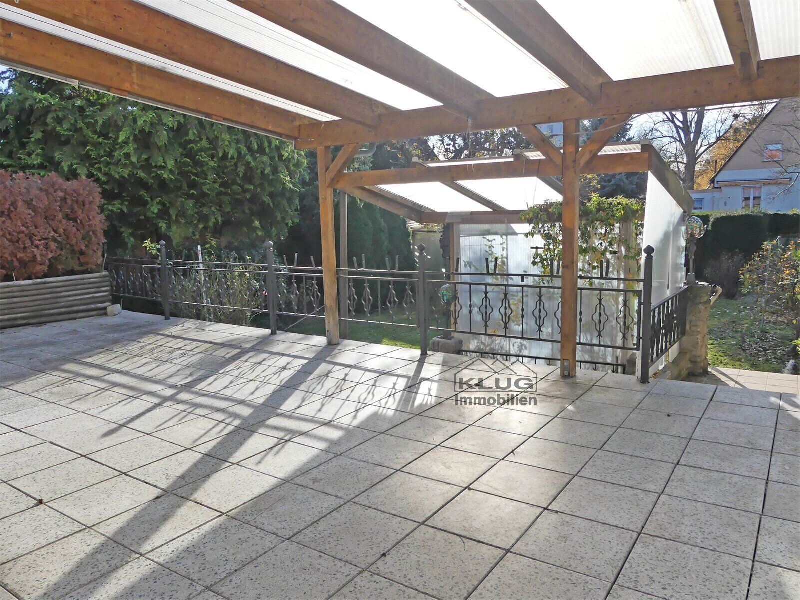 Große Sonnenterrasse