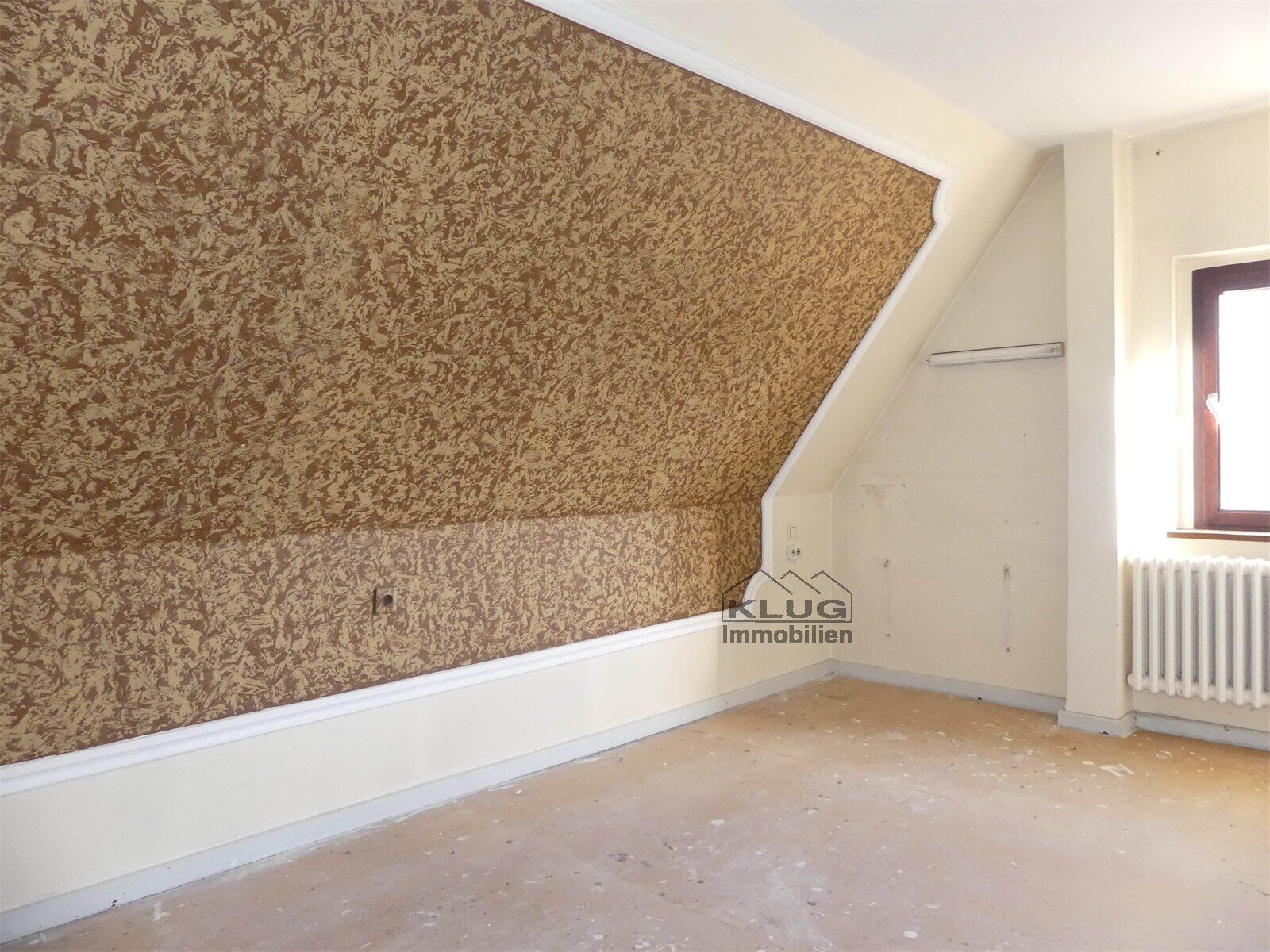 Schlafzimmer mit Schrägen im D