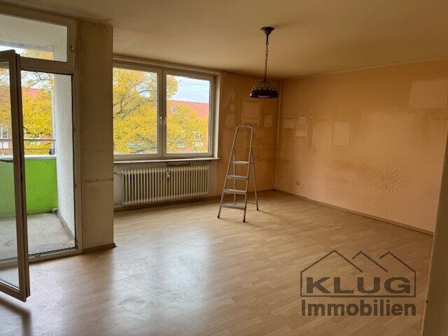 Großer Wohnbereich mit Balkon