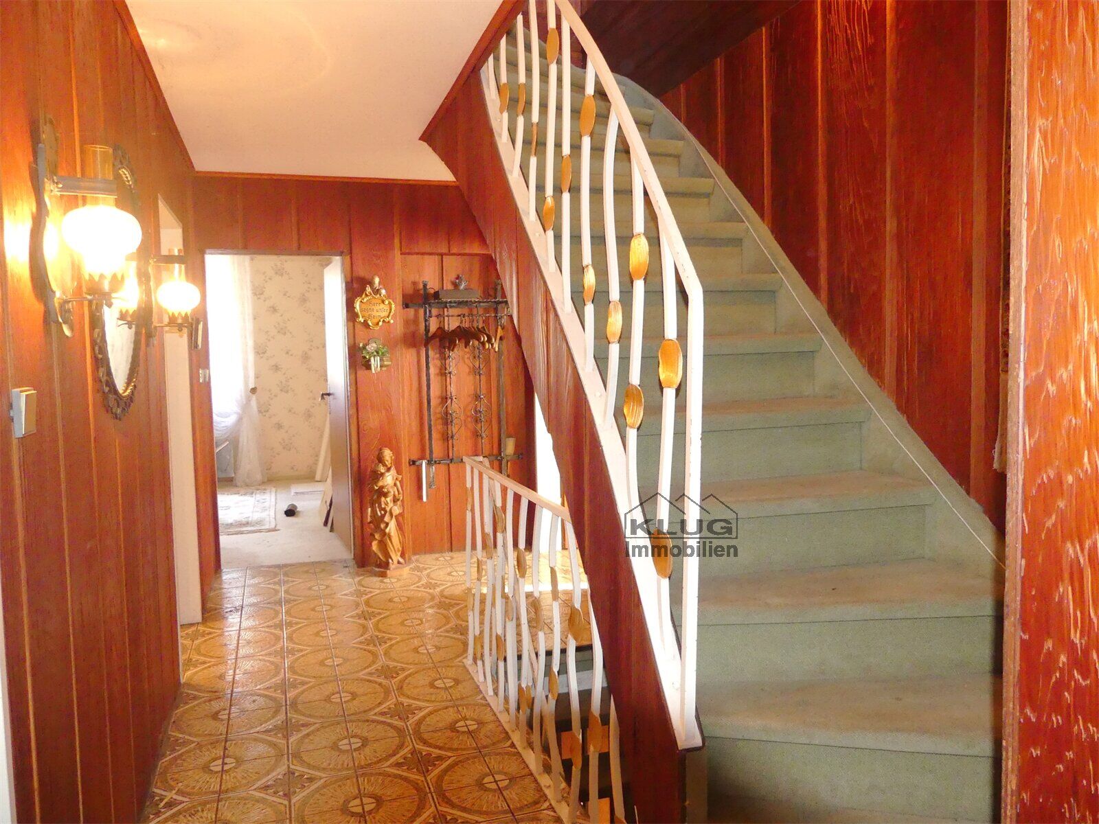 Flur im EG mit Treppe