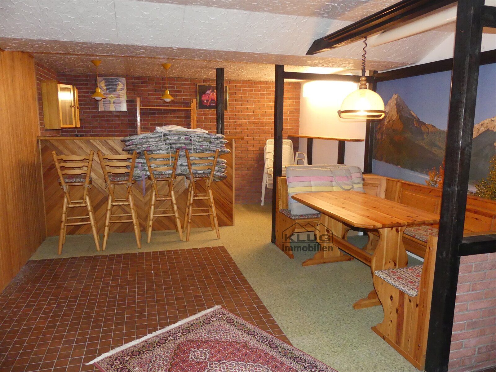 Hobbyraum mit Kellerbar