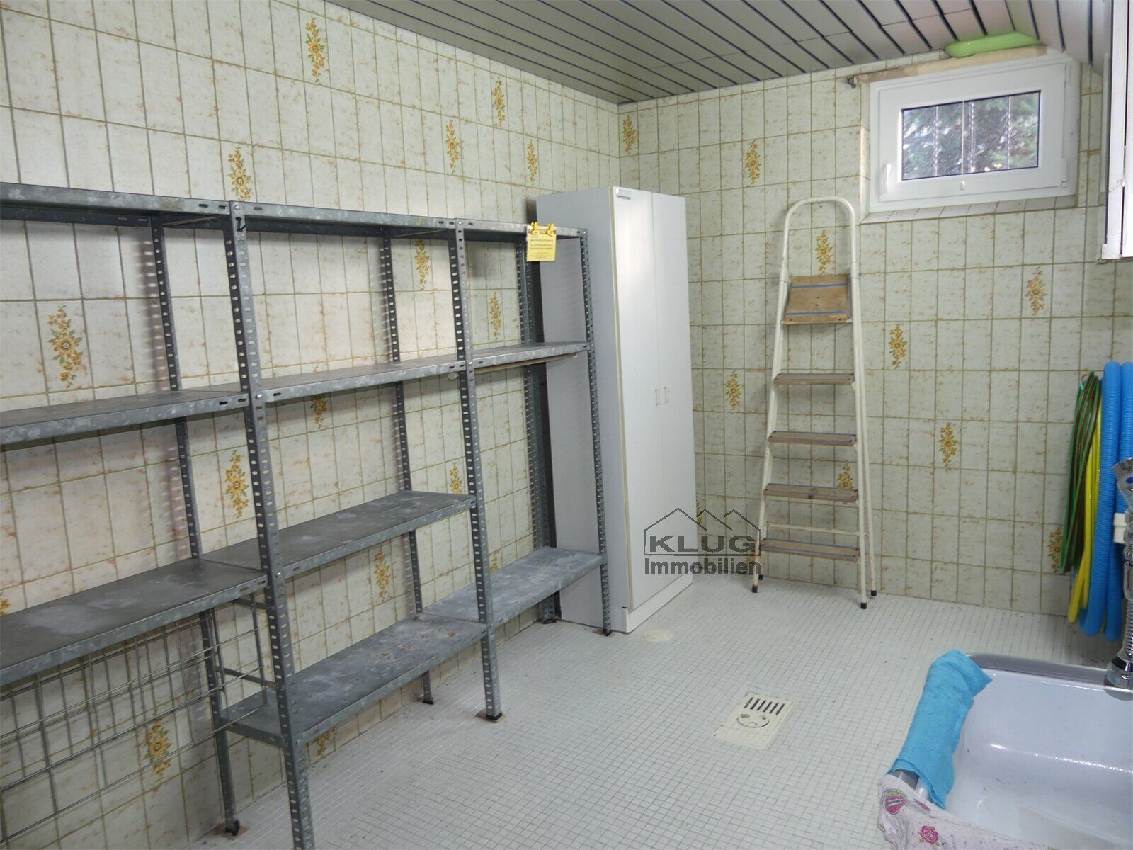 Vorrats- und Waschraum im KG